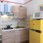 Апартаменти Colorful Flat With Sea View Бібіоне