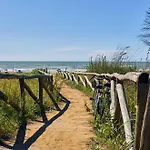 Апартаменти Colorful Flat With Sea View
