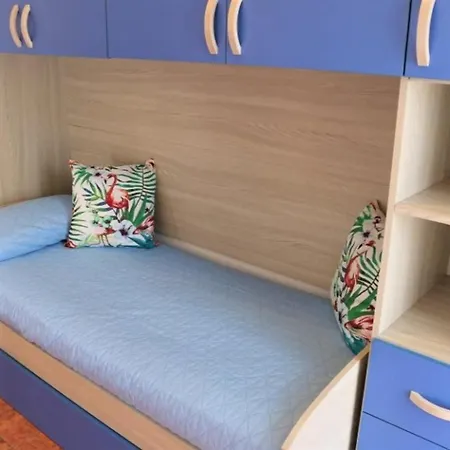 Colorful Flat With Sea View Διαμέρισμα Μπιμπιόνε