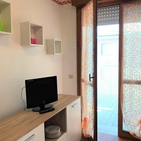 Апартаменти Colorful Flat With Sea View
