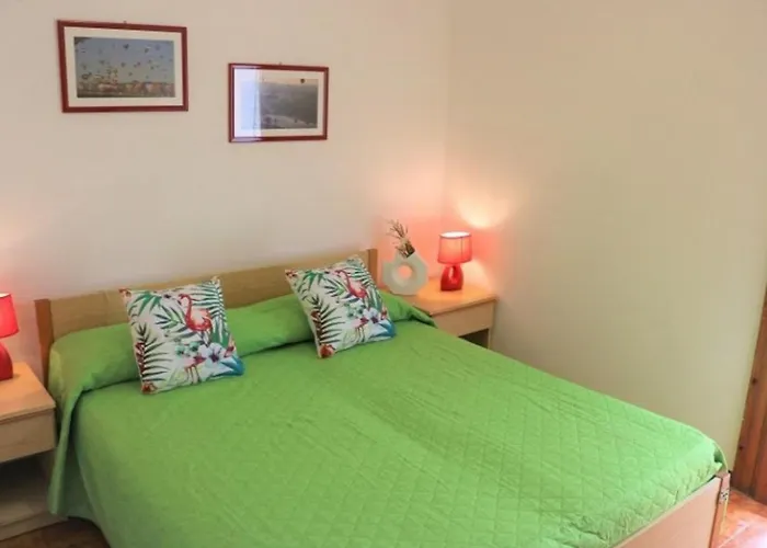 Colorful Flat With Sea View Апартаменти