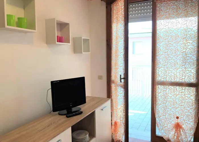 Апартаменти Colorful Flat With Sea View