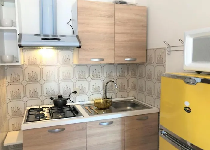 Colorful Flat With Sea View Бібіоне