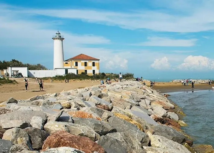 Colorful Flat With Sea View Appartamento