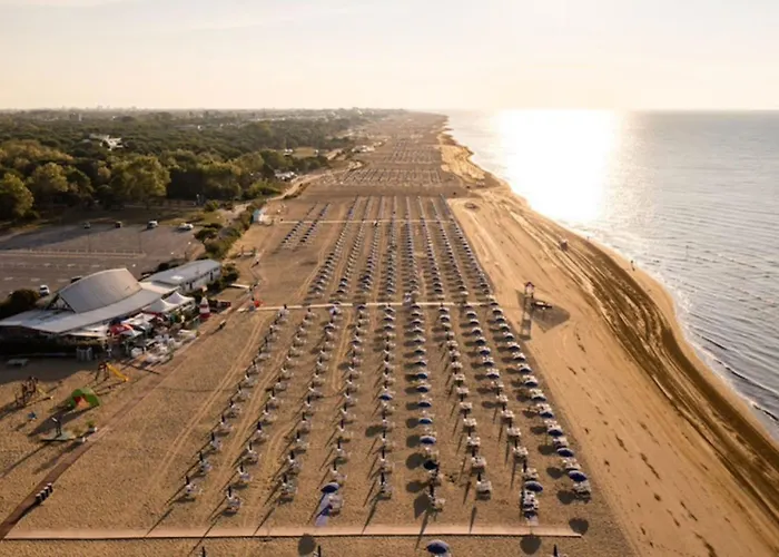 Colorful Flat With Sea View Апартаменти