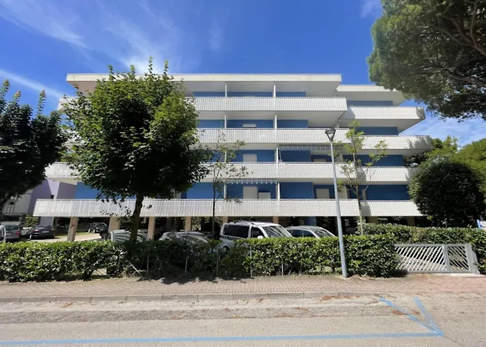 Apartment Colorful Flat With Sea View
